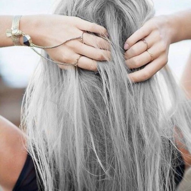 gray granny hair trend 71  605 Medium Razlozi zbog kojih se vaša kosa menja