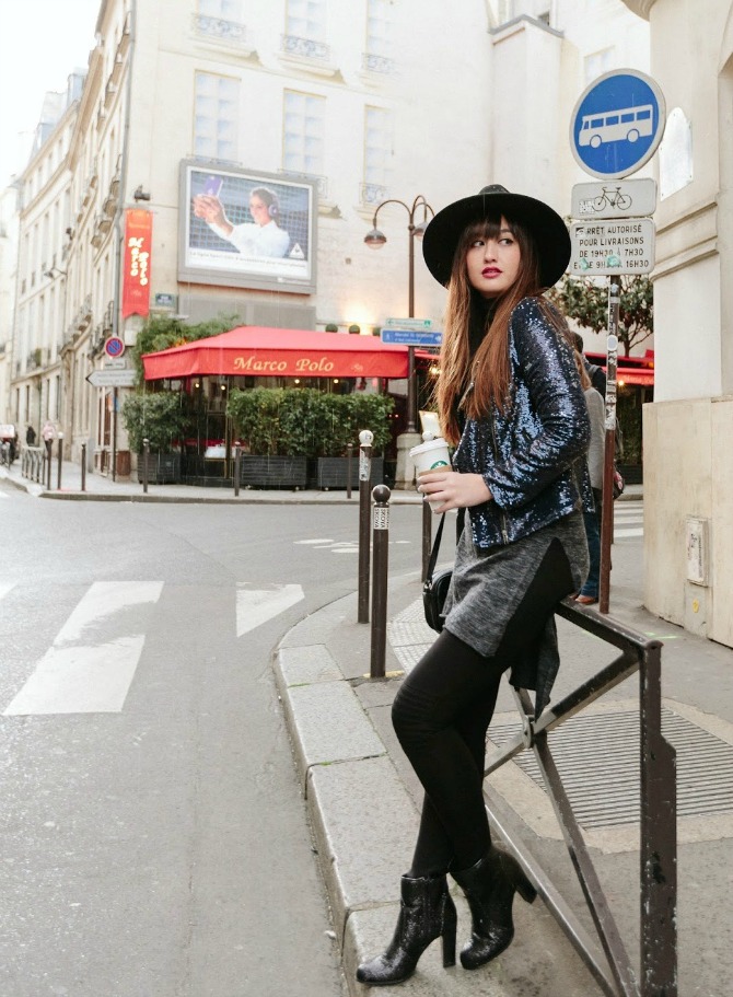 5. shiny top with black outfit and chunky boots Izgledajte ŠIK kao dame sa ulica Pariza