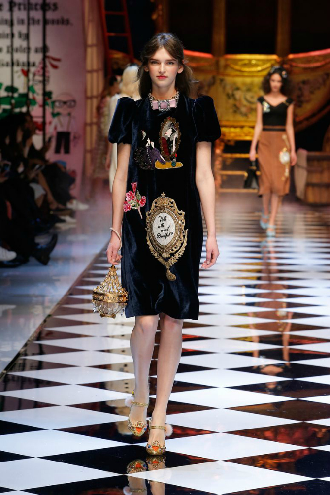 Crna Dolce & Gabbana: Revija za MODERNE princeze