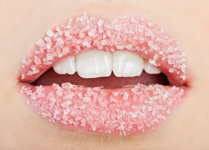 Šećer Neka vaše usne budu senzualne uz domaći piling (RECEPT)