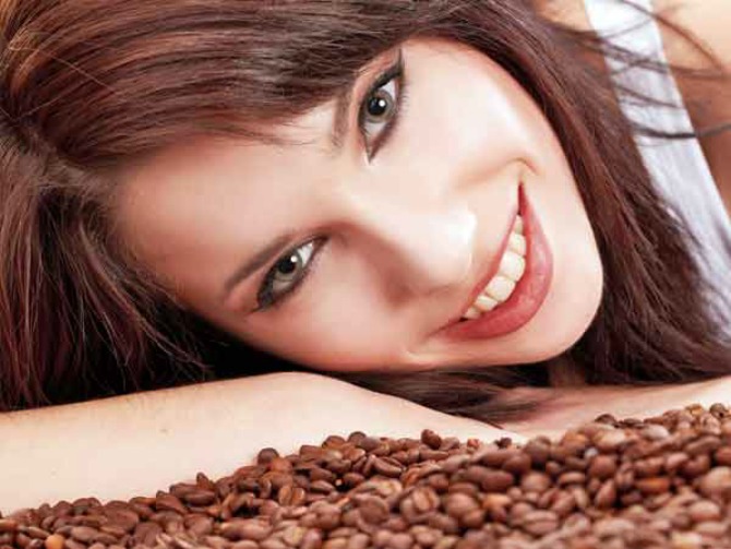 Iskoristite kafu u svojoj kozmetičkoj nezi Iskoristite kafu u svojoj kozmetičkoj nezi (YOUTUBE)
