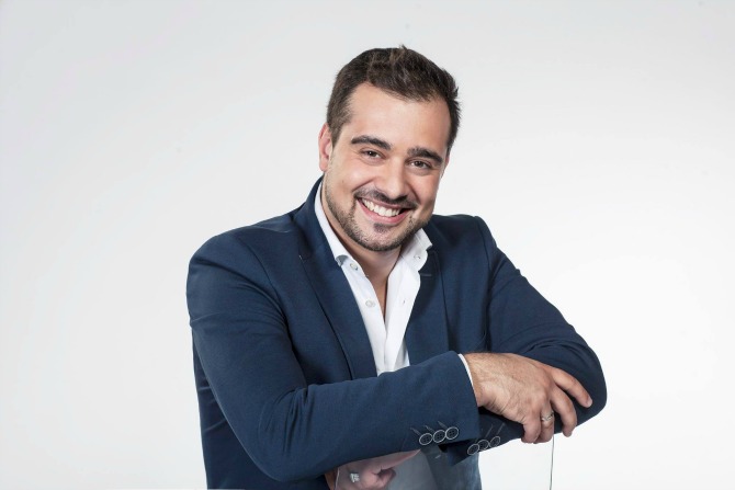 Stefan Buzurović glumac i TV voditelj Top 5 razloga zašto je online kupovina BOLJA od kupovine u prodavnicama