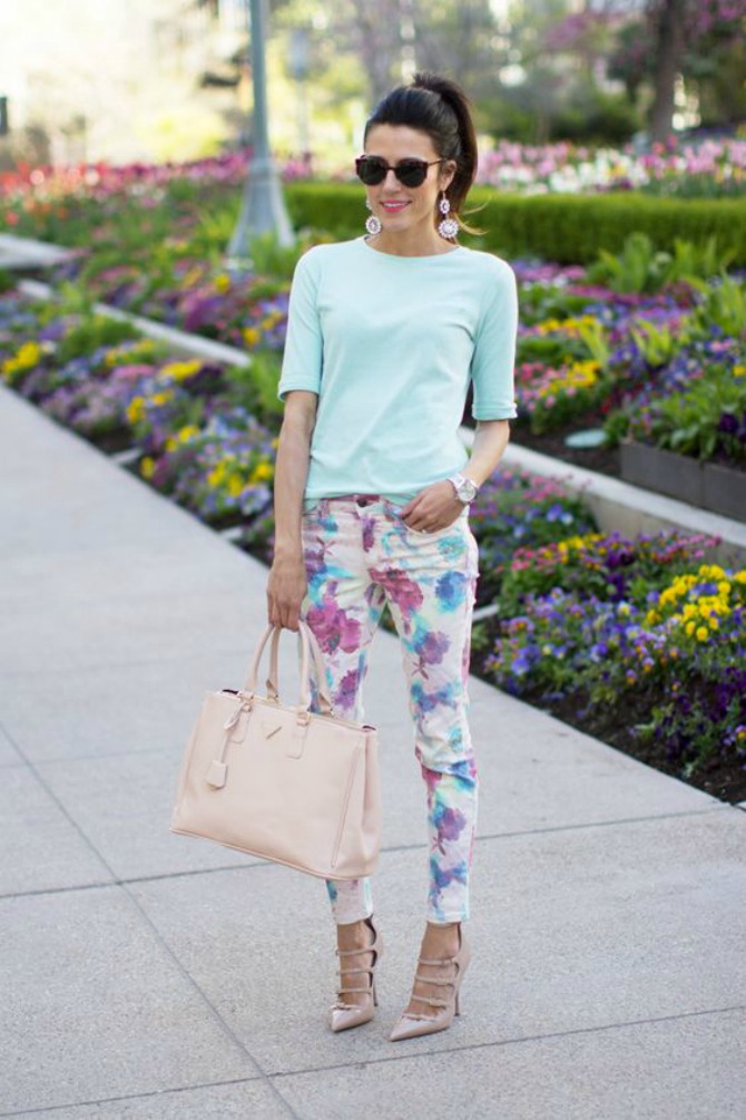 6 načina kako da nosiš cvetne pantalone2 6 načina kako da nosiš cvetne pantalone