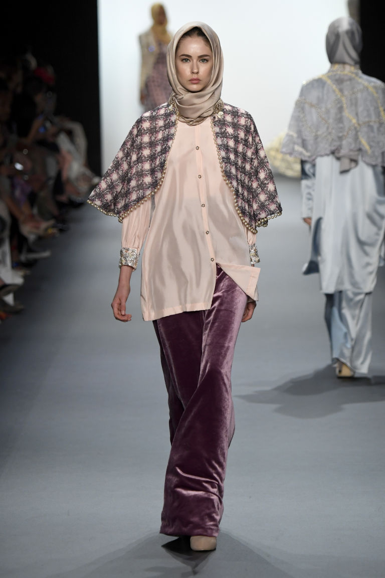 Aniesa Hasibuan 7 Aniesa Hasibuan: Prva dizajnerka koja je predstavila HIDŽAB na Nedelji mode