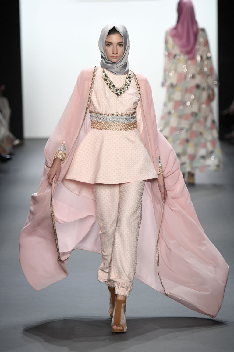 Aniesa Hasibuan 8 Aniesa Hasibuan: Prva dizajnerka koja je predstavila HIDŽAB na Nedelji mode
