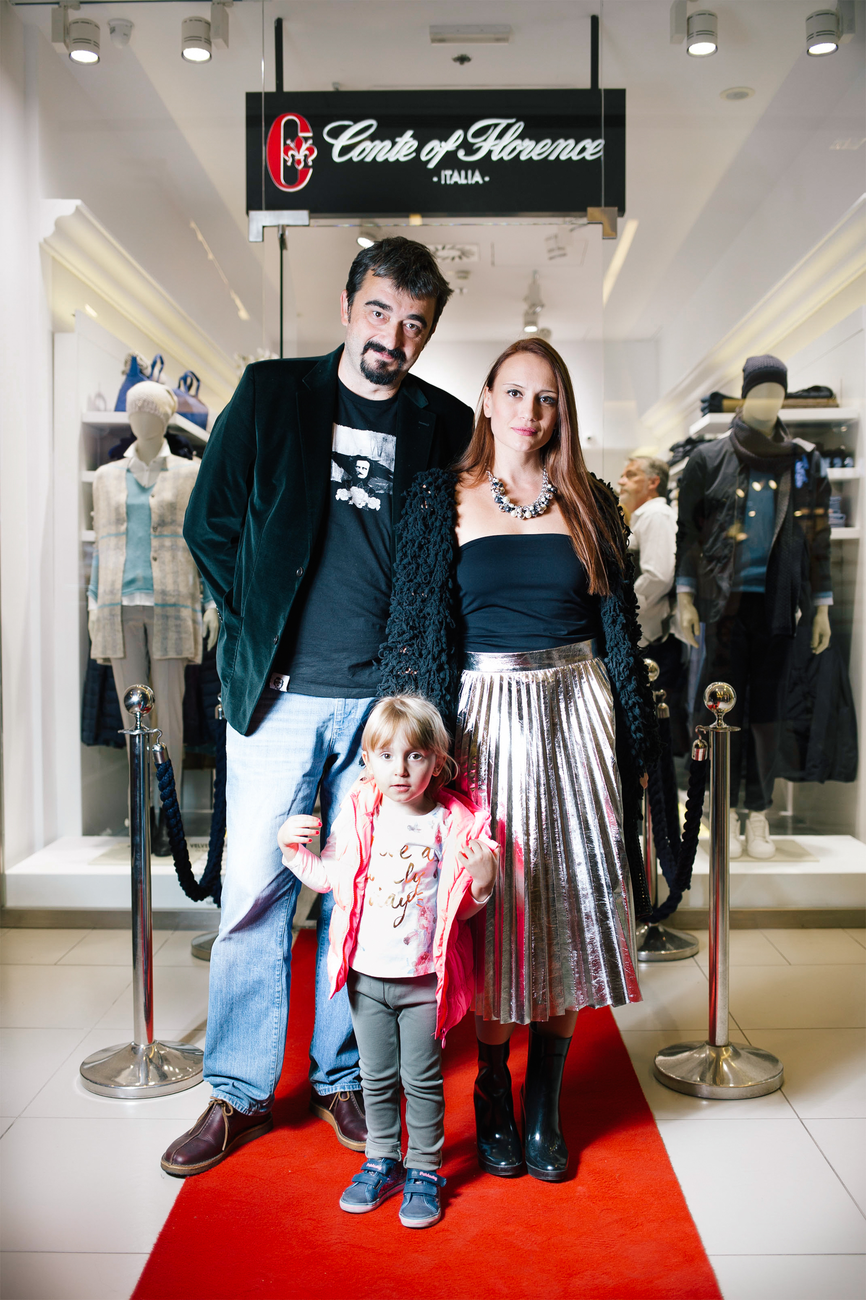 Jelena Djukić i Milorad Milnković sa ćerkom Divnom Conte of Florence od sada i u Šoping Centru Ušće