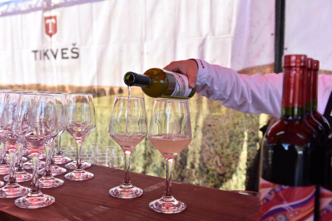 Početak degustacije mladog vina a Sedmi Festival mladog vina Tikveš vinarije u sunčanim Kavadarcima