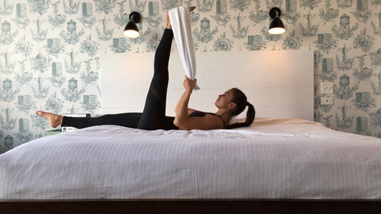 istezanje 2 Irina Šajk ti otkriva efikasan trening koji možeš raditi u svojoj sobi