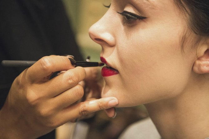 makeup31 Ovi beauty trikovi promeniće način na koji se šminkaš