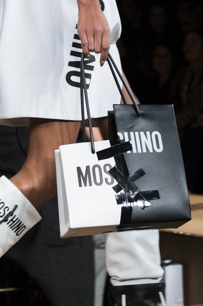 Moschino Fall 17 2 Trendovi za jesen 2017: Torbe sa Milanske nedelje mode