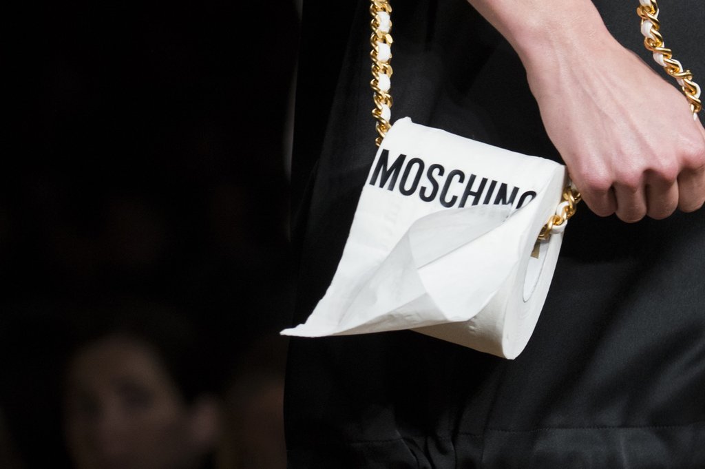 Moschino Fall 17 3 Trendovi za jesen 2017: Torbe sa Milanske nedelje mode