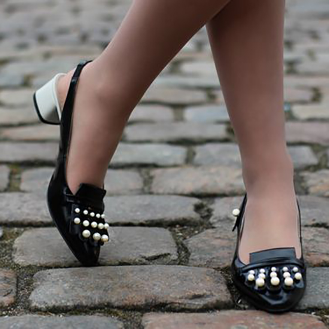 swixties sling 1 Retro je IN: Zašto su street style dame “poludele” za obućom ovog engleskog brenda