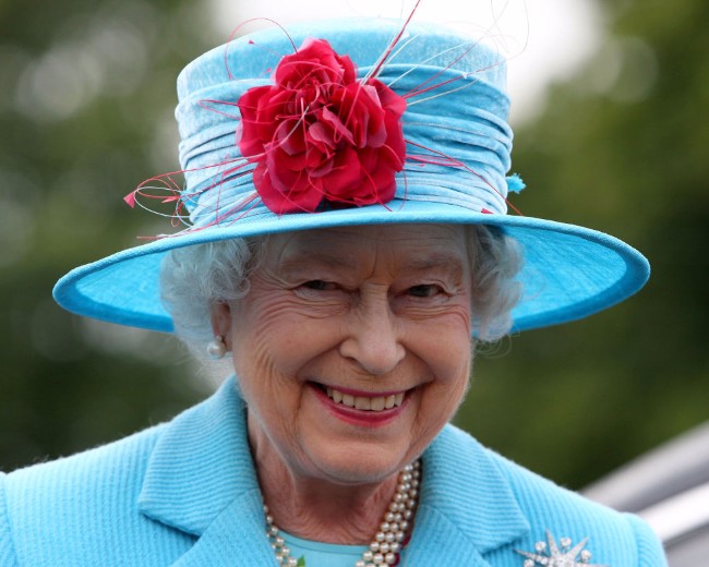 sesir 19 Aksesoar koji je obeležio njen stil: Najlepši šeširi kraljice Elizabete