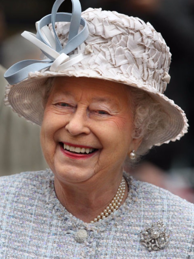 sesir 20 Aksesoar koji je obeležio njen stil: Najlepši šeširi kraljice Elizabete