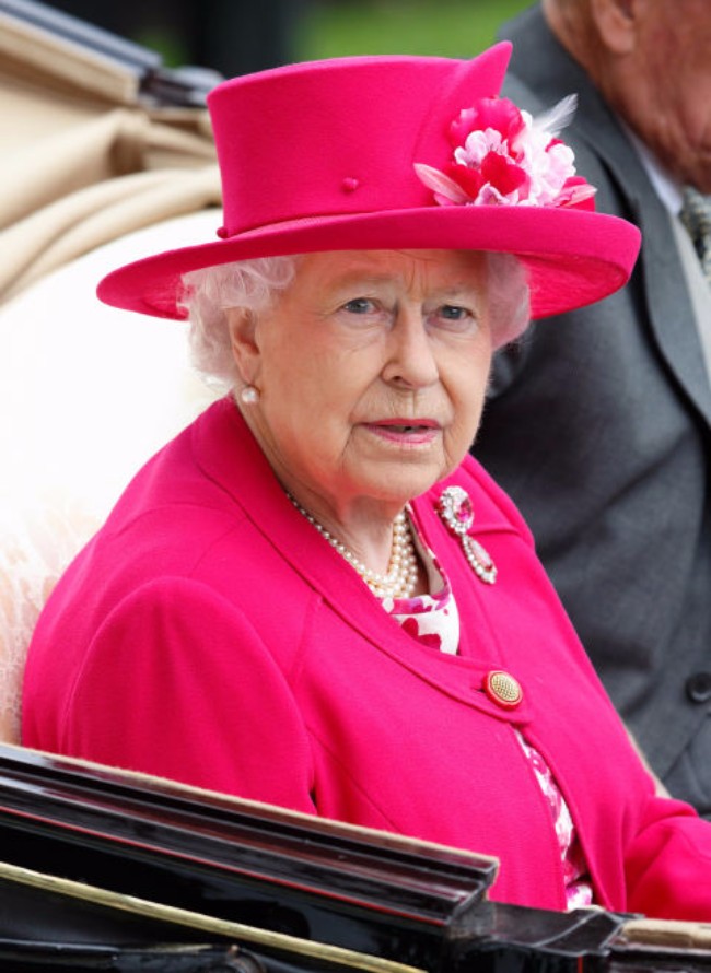 sesir 24 Aksesoar koji je obeležio njen stil: Najlepši šeširi kraljice Elizabete