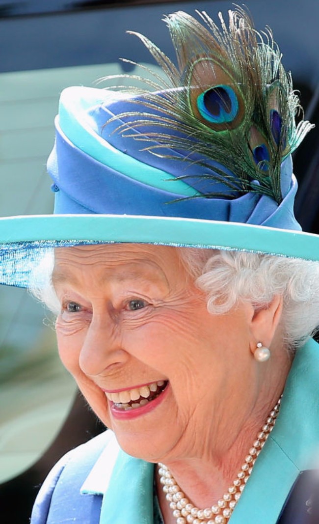 sesir 25 Aksesoar koji je obeležio njen stil: Najlepši šeširi kraljice Elizabete