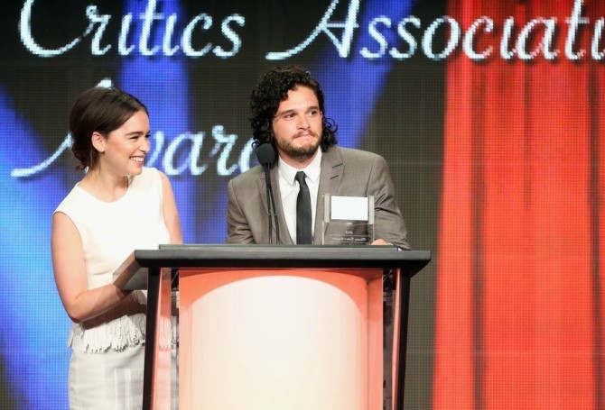 Critics Association Award emilija i kit 11 dokaza da je prijateljstvo Emilije Klark i Kita Haringtona ono najbolje u vezi sa GOT