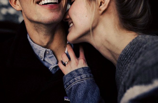zaljubljeni par poljubac 4 stvari koje treba da radiš sa svojim partnerom svakog dana