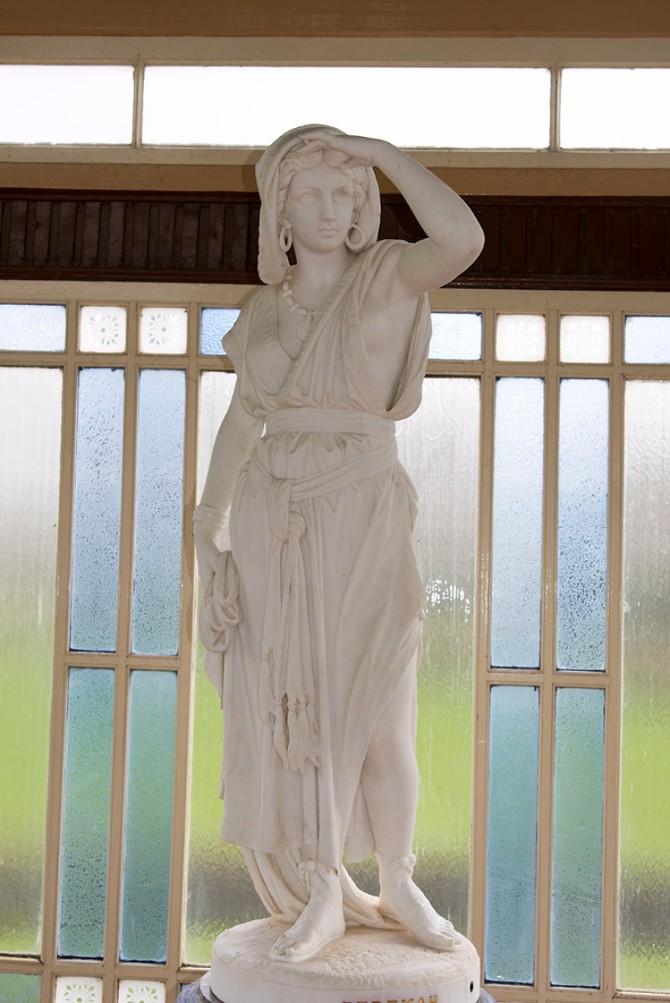 Rebekah1 Kako bi poznate statue iz 19. veka izgledale da su u boji?