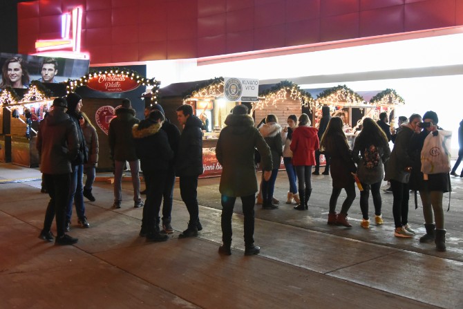 Ušće 18.12.2017 3 Praznična euforija na Christmas Platzu ispred Ušća
