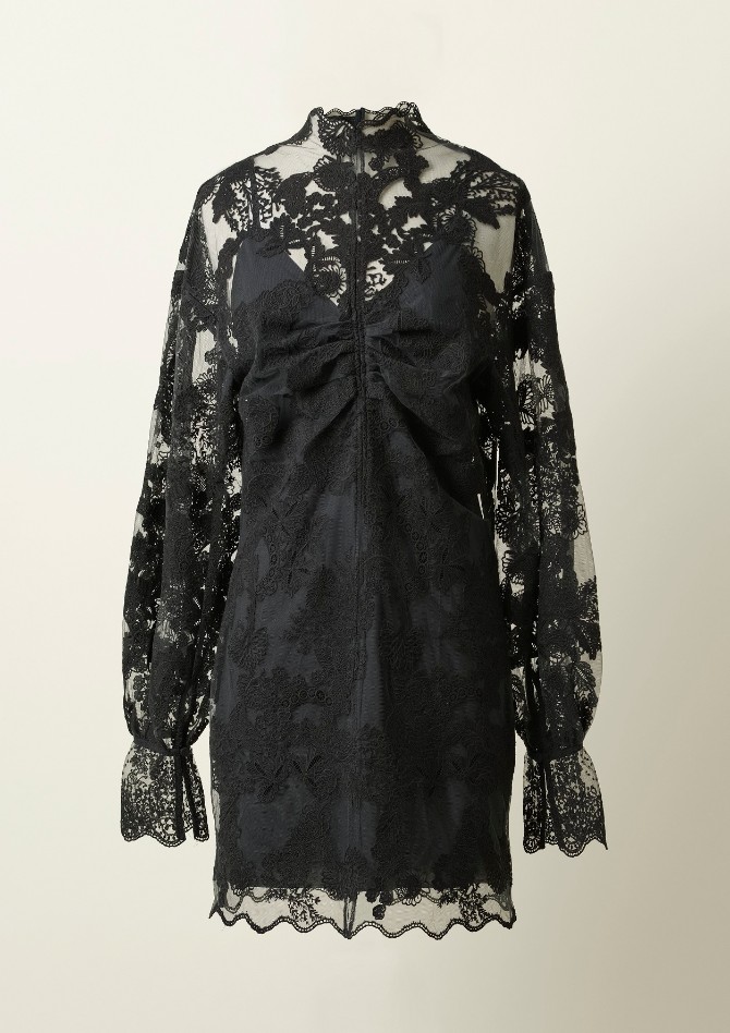 1158 SL 09 PR 300dpi PR Amanda Sajfred u H&M Conscious Exclusive unikatnoj haljini