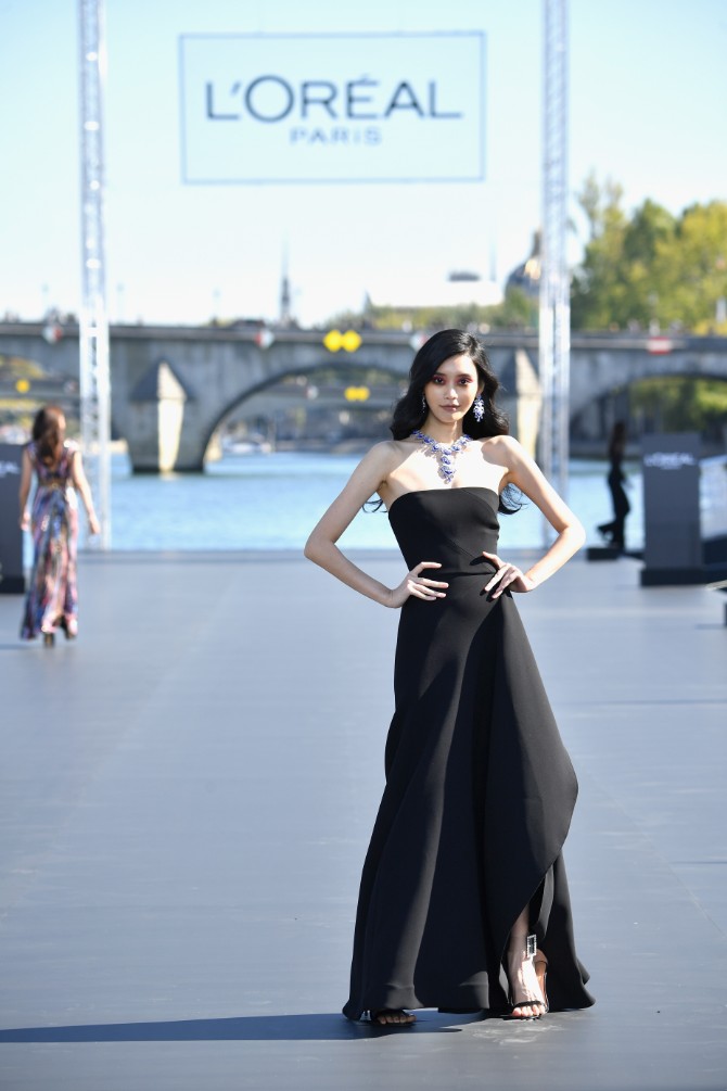 LOREAL Classic LeSegretain Ming Xi Crédit Getty Images LE DÉFILÉ LORÉAL PARIS: Prva modna revija na reci Seni, otvorena za sve!