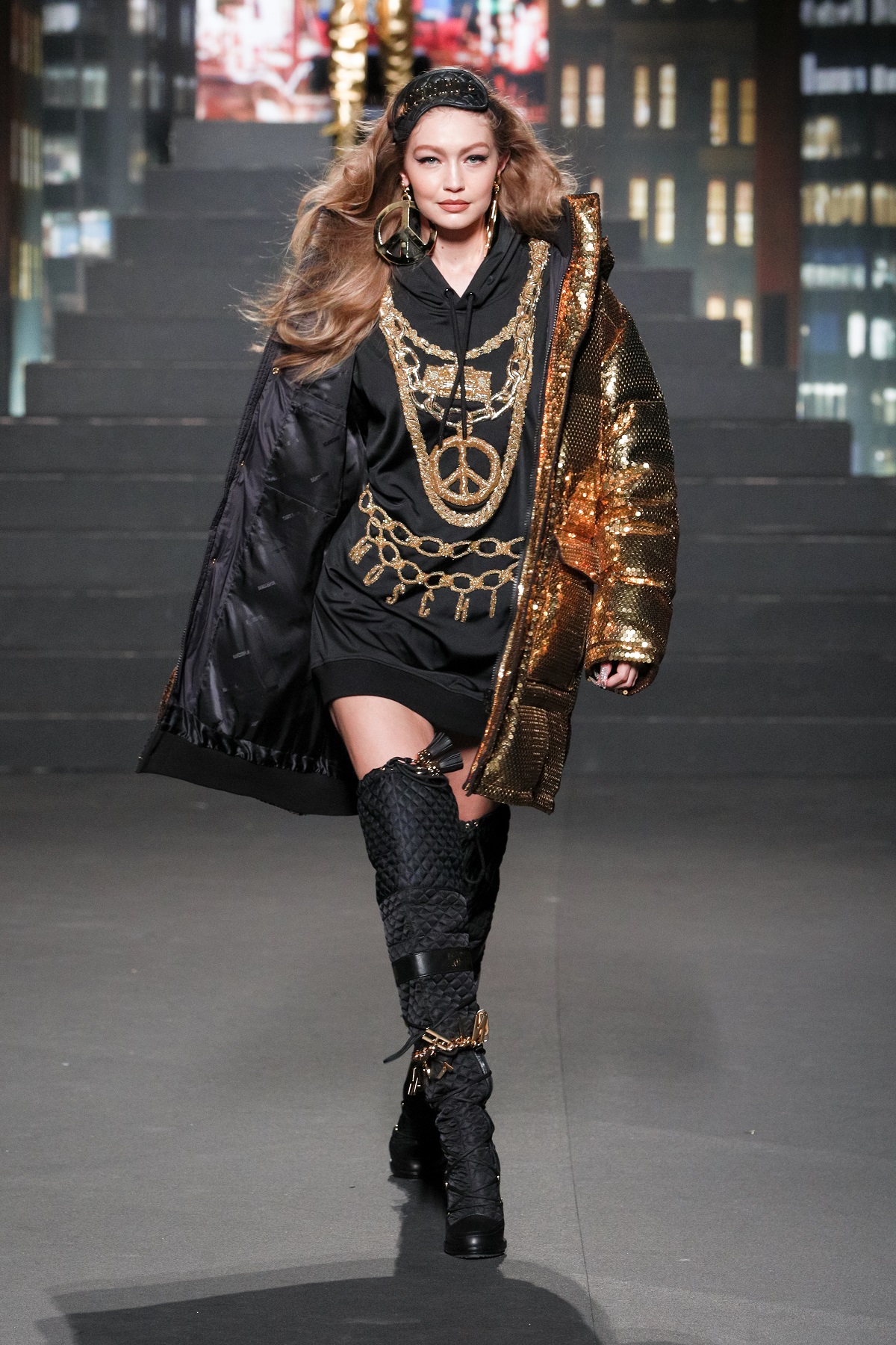 moschino hm event 1 Gigi Hadid 1 MOSCHINO [tv] H&M modna revija: Poznate ličnosti, supermodeli i iznenađenja