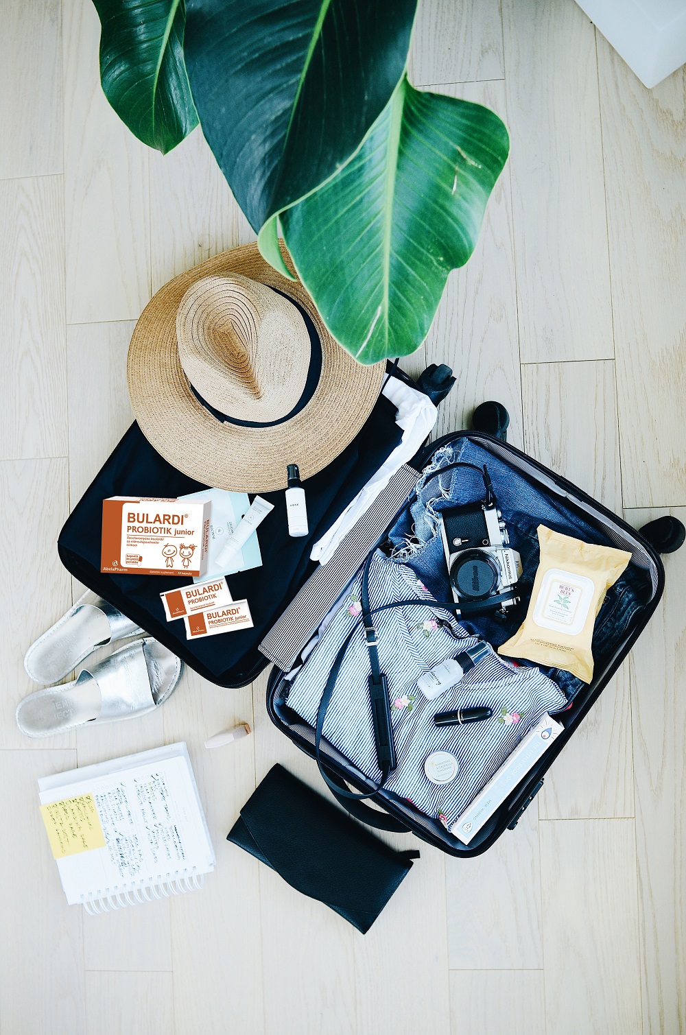 Putnička dijareja obavezno poneti i Bulardi U susret letovanju: Stvari koje obavezno treba da imaš u koferu