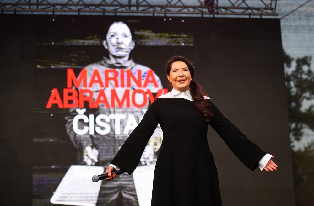 Marina Abramovic na javnom predavanju e1569827979413 Marina Abramović sa publikom održala performans na  otvorenom