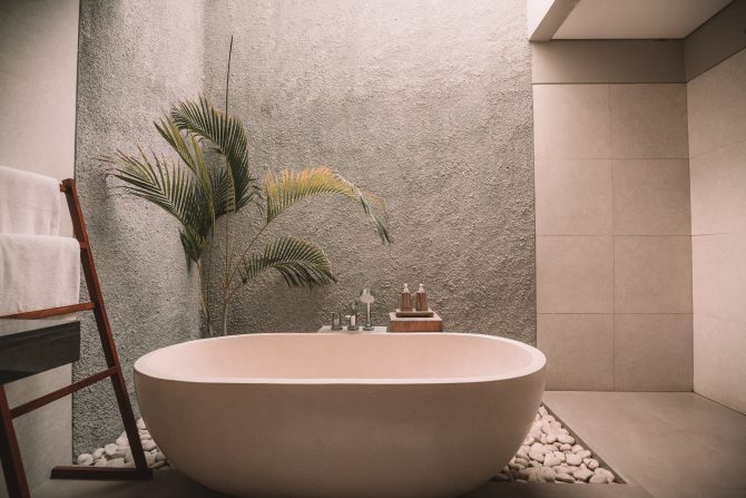 kupatilo e1592997237562 Duh Južne Amerike u tvom domu: 4 ključna pravila trenutno najpopularnijeg stila u uređenju enterijera