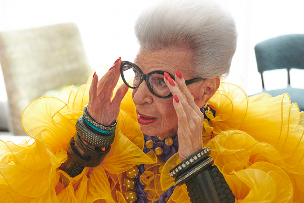 HM IRIS APFEL 1 1 H&M najavljuje saradnju sa modnom ikonom Iris Apfel u čast 100 godina njenog života i inspiracije