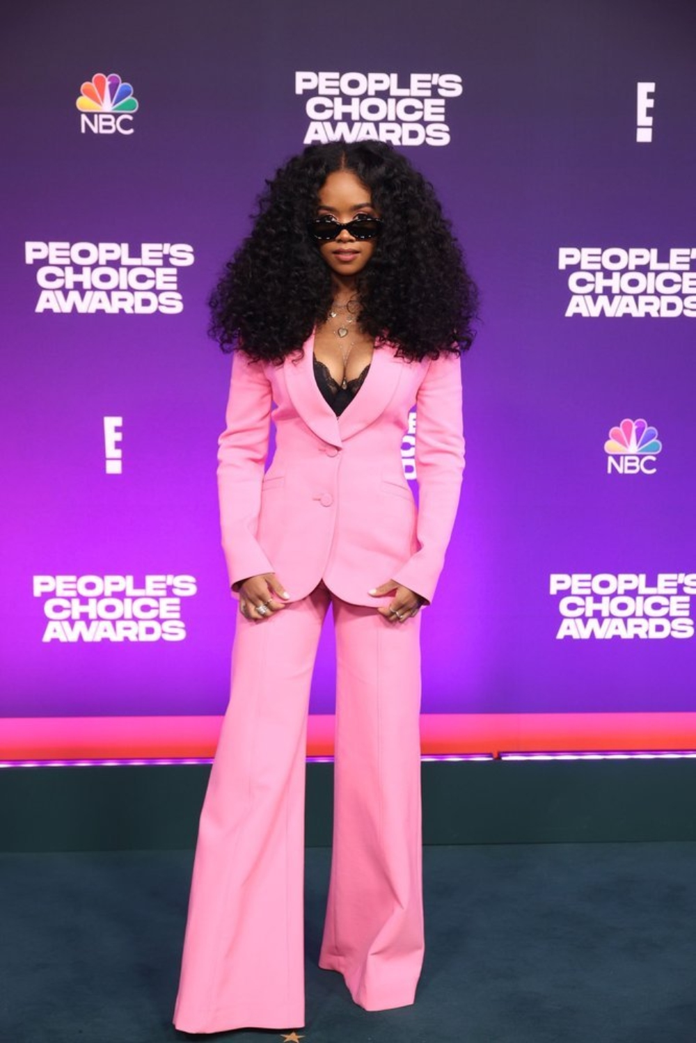 2021 PEOPLES CHOICE AWARDS Pictured H.E.R. Photo by Rich Polk E Entertainment NBC Ovo je lista pobednika dodele nagrada 2021 PEOPLES CHOICE AWARDS
