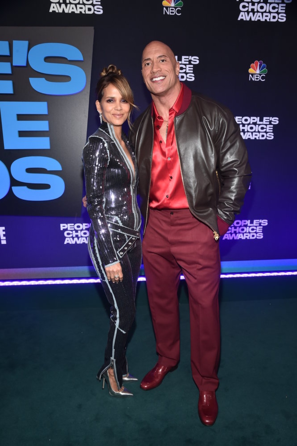 2021 PEOPLES CHOICE AWARDS Pictured l r Halle Berry and Dwayne Johnson Photo by Alberto Rodriguez E Entertainment NBC Ovo je lista pobednika dodele nagrada 2021 PEOPLES CHOICE AWARDS