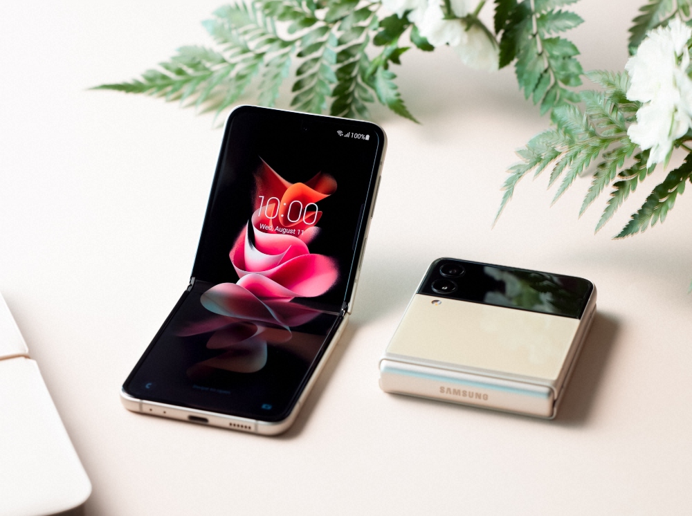 3  Galaxy Z Flip3 Vreme je za praznično darivanje   ovo su savršeni novogodišnji pokloni koji će vašim najdražima izmamiti osmeh na lice
