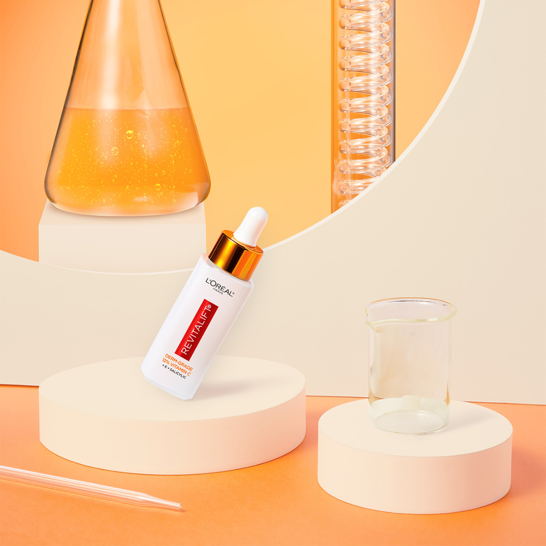 OAP RVT Clinical Vitamin C Serum USA 28.jpg Витамин С и SPF са задължителни елементи от всеки ритуал за грижа за кожата – открийте новата линия L’Oréal Paris Revitalift и изпробайте продуктите