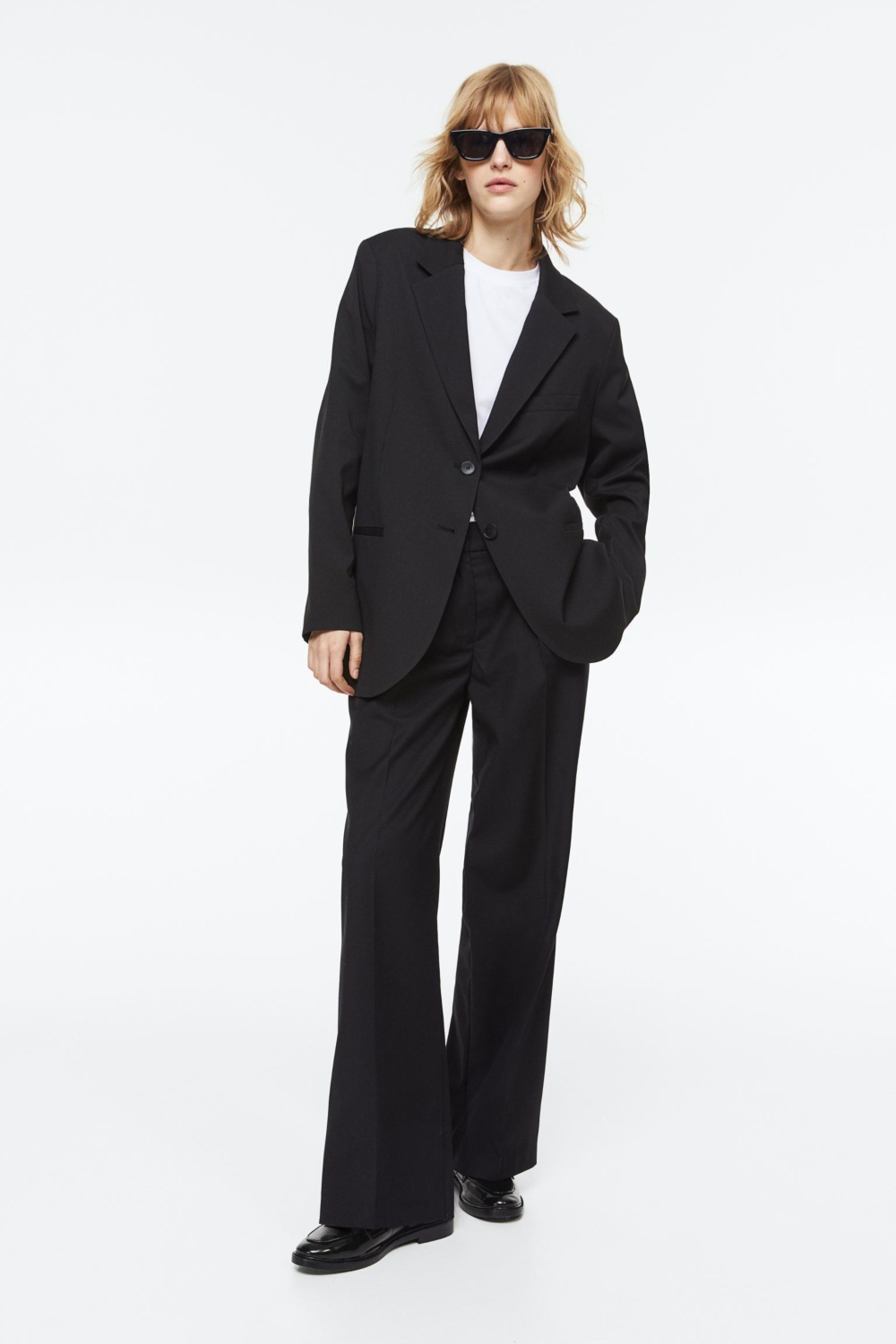 Poslovne crne pantalone 8 komada za idealan prolećni kapsula garderober   koje možete kupiti u Srbiji