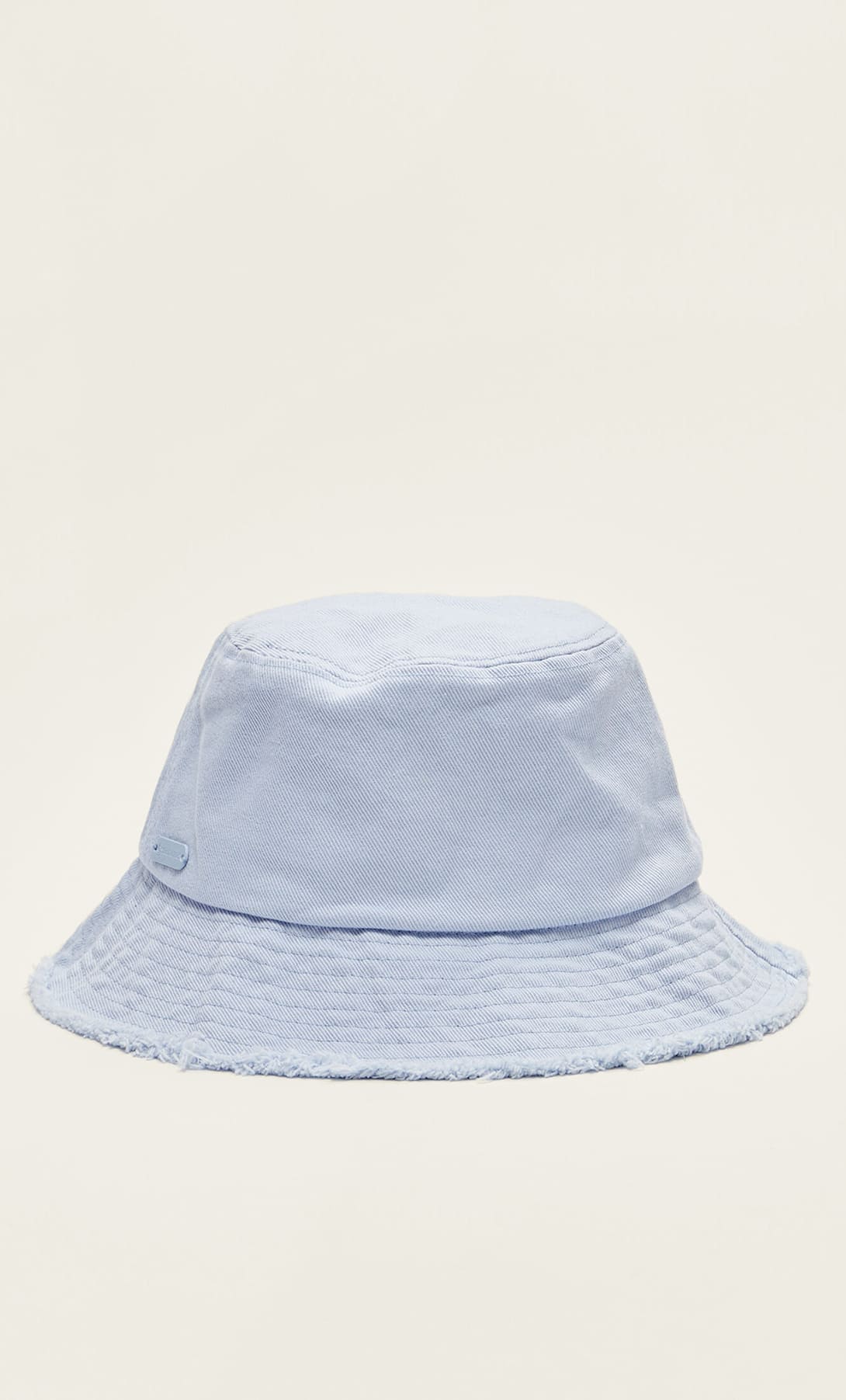 0721403045 2 2 2 Trendi modeli šešira i kapa koji će upotpuniti vaš letnji stajling