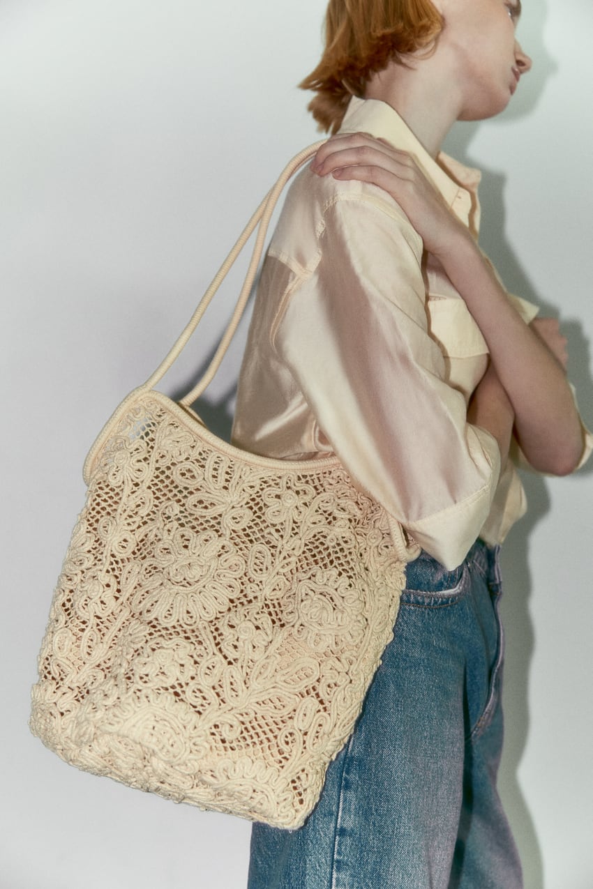 Zara embroidered bag 1 Potrebne su vam torbe za plažu? Izdvajamo naših 8 omiljenih modela za leto