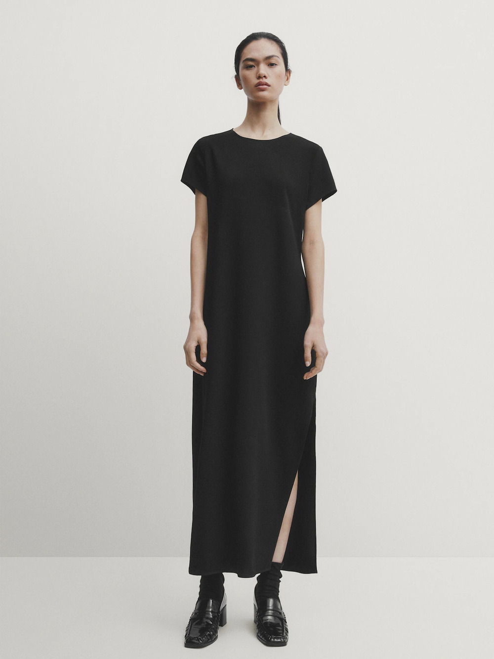 minimalisticka crna haljina 04 Pronašli smo najlepše minimalističke crne haljine, koje svaki autfit čine glamuroznim