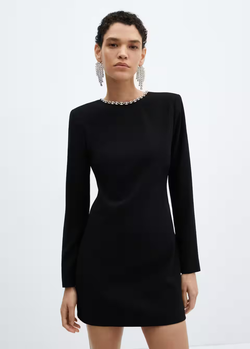 minimalisticka crna haljina 06 Pronašli smo najlepše minimalističke crne haljine, koje svaki autfit čine glamuroznim