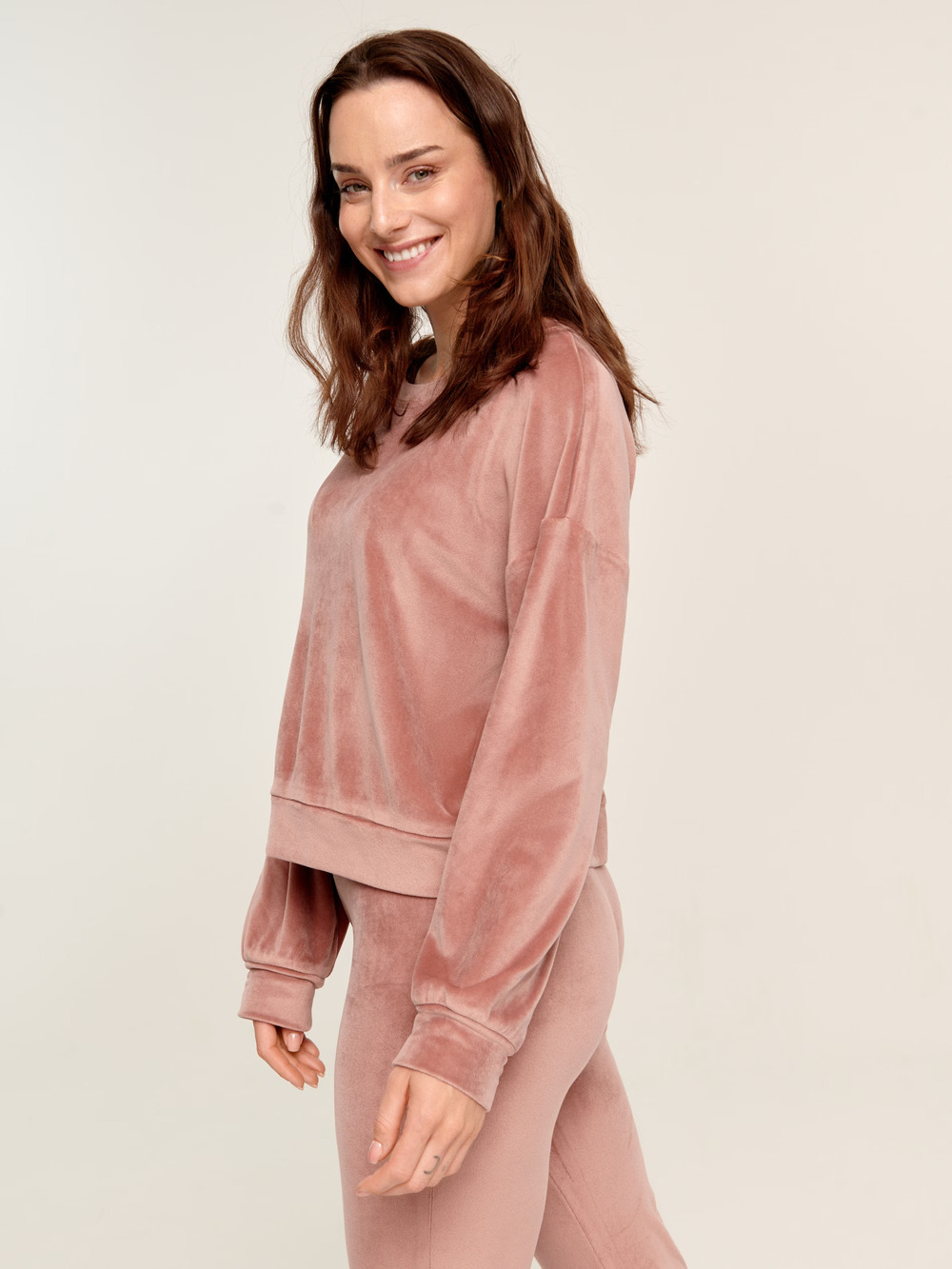 resized fotka 5 Cozy pidžame za savršenu kućnu atmosferu: Kompleti koji spajaju udobnost sa besprekornim stilom