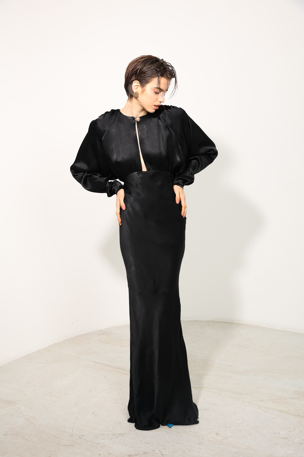 h6 Duga crna haljina je nova LBD: Biramo najlepše sa domaćeg tržišta