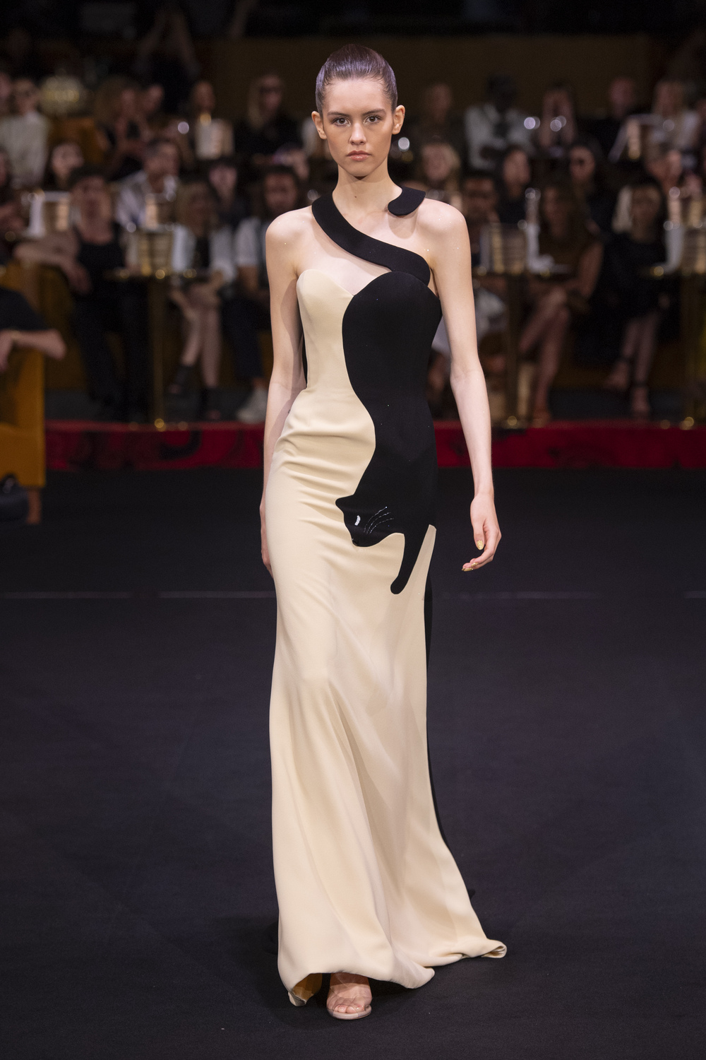 Alexis Mabille HauteCouture FW2425 Look 38 Modni spektakl i Dita von Teese: Zavirite u novu Alexis Mabille Haute Couture kolekciju