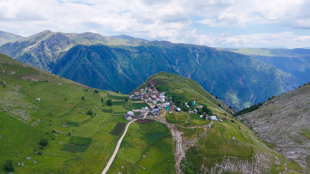 Selo Lukomir Leto na planini: Otkrivamo zašto je Bjelašnica idealan izbor u tropskim danima