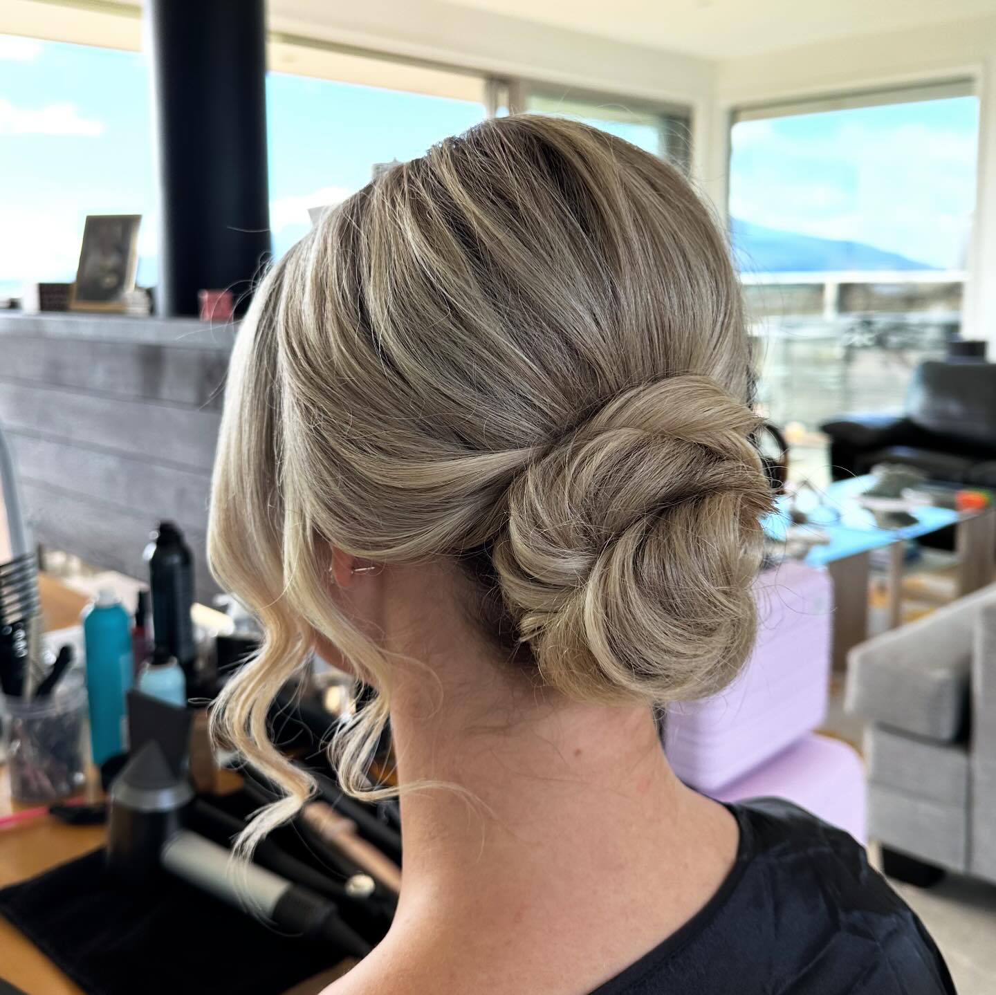 Photo by Messy Bun   Bridal hair stylist   Auckland on April 21 2024. Опис фотографије није доступан Neuredna punđa za sve prilike: 9 najpopularnijih trendova koje ćete obožavati