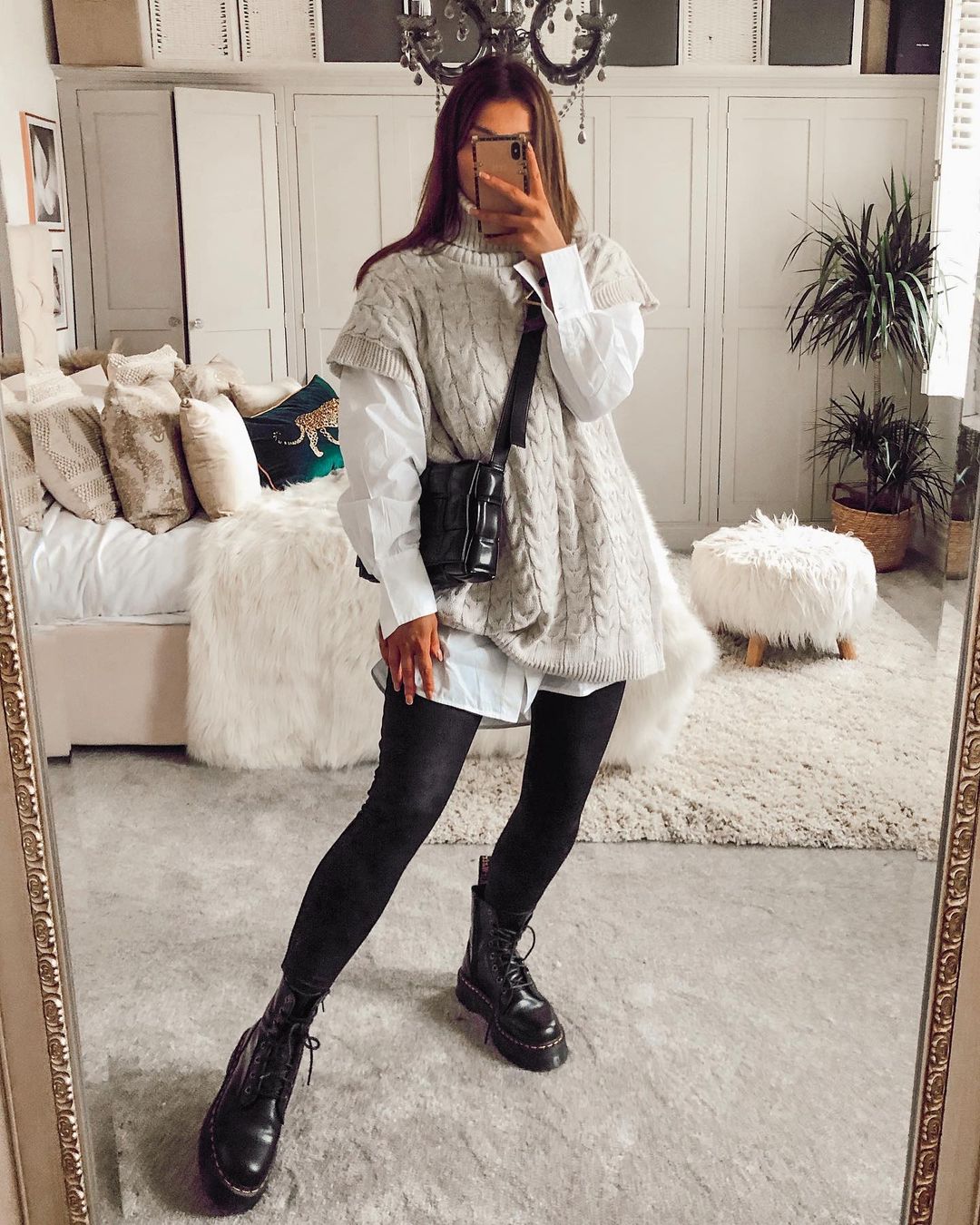 Kako nosimo džemper bez rukava: 10 preppy kombinacija Snapinsta.app 130982204 1093139221116126 4990827905965225937 n 1080 1 Kako nosimo džemper bez rukava: 10 preppy kombinacija