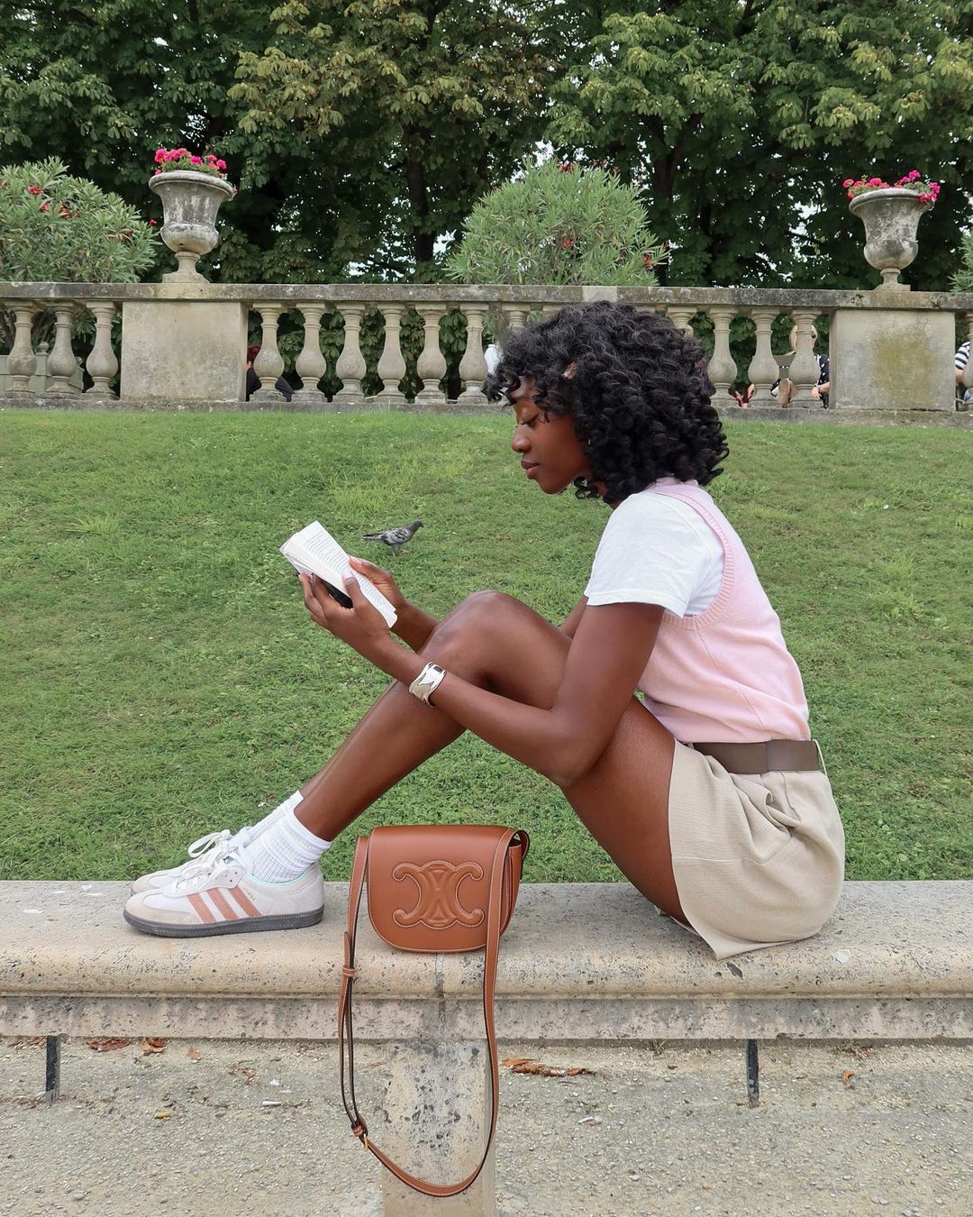 Kako nosimo džemper bez rukava: 10 preppy kombinacija Snapinsta.app 364051335 1239702126739026 8913252605220849214 n 1080 Kako nosimo džemper bez rukava: 10 preppy kombinacija