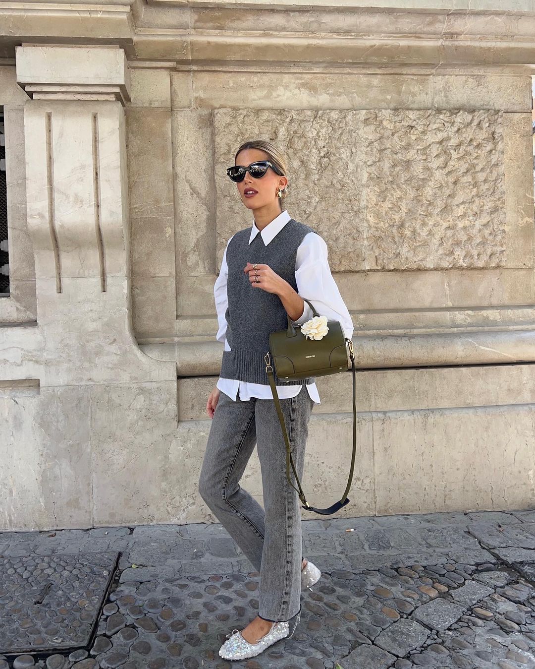 Kako nosimo džemper bez rukava: 10 preppy kombinacija Snapinsta.app 400820967 871636677567026 1286330666855929330 n 1080 Kako nosimo džemper bez rukava: 10 preppy kombinacija