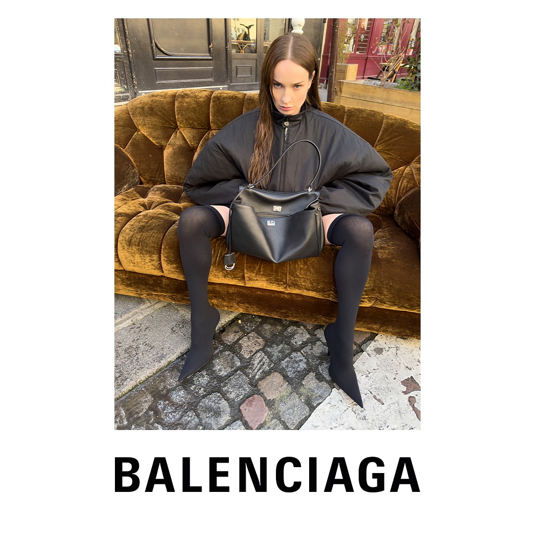 Photo shared by KIM PETRAS on December 10 2024 tagging @balenciaga. На слици може бити  1 особа и текст Balenciaga kampanja koju potpisuje Juergen Teller je tu, a jedna od zvezda kampanje je olimpijska streljašica Kim Ye ji