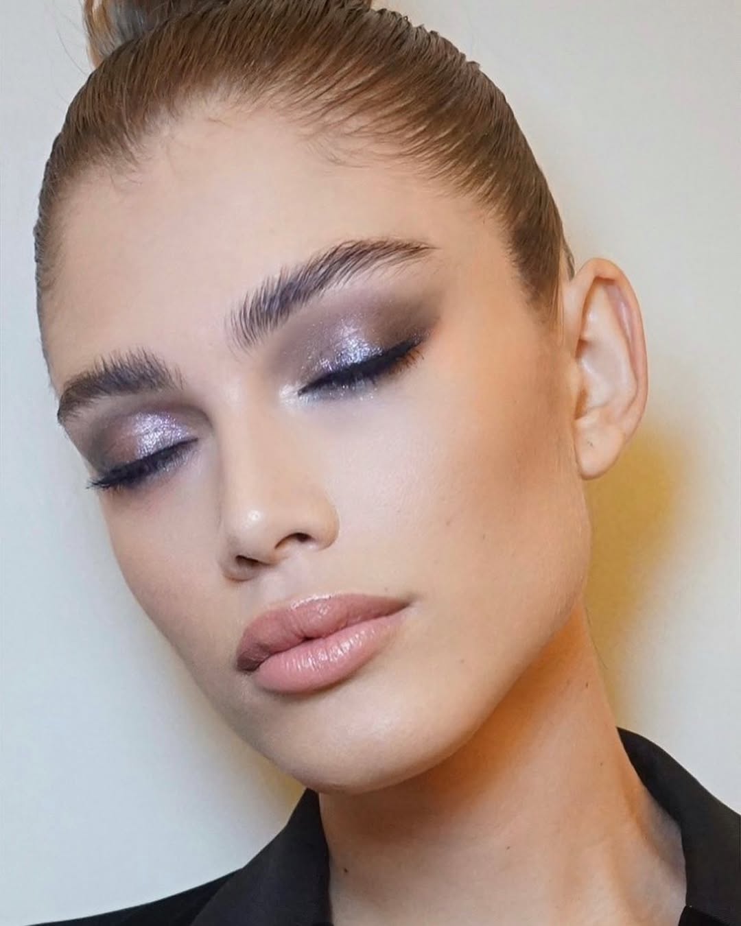 Snapinsta.app 261732344 714034109574333 4964971185147705083 n 1080 min Da li je ovo najlepši praznični makeup trend? Ledeni makeup ćete želeti da probate!